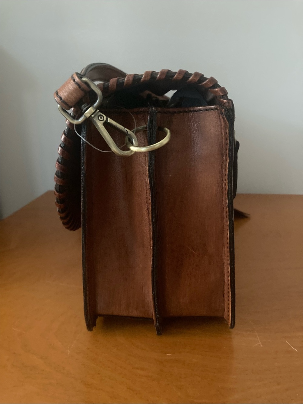Vilenca Holland Handmade Tooled Leather Handbag - Picture 3 of 6
